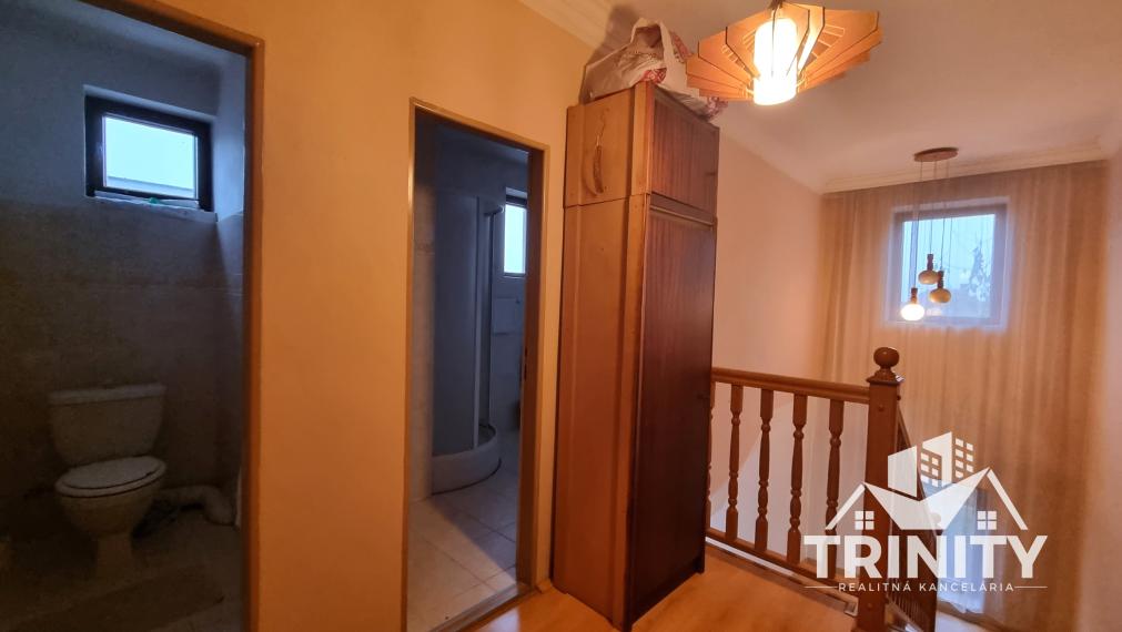 Na predaj krásny 5-izbový poschodový rodinný dom v obci Dvory nad Žitavou