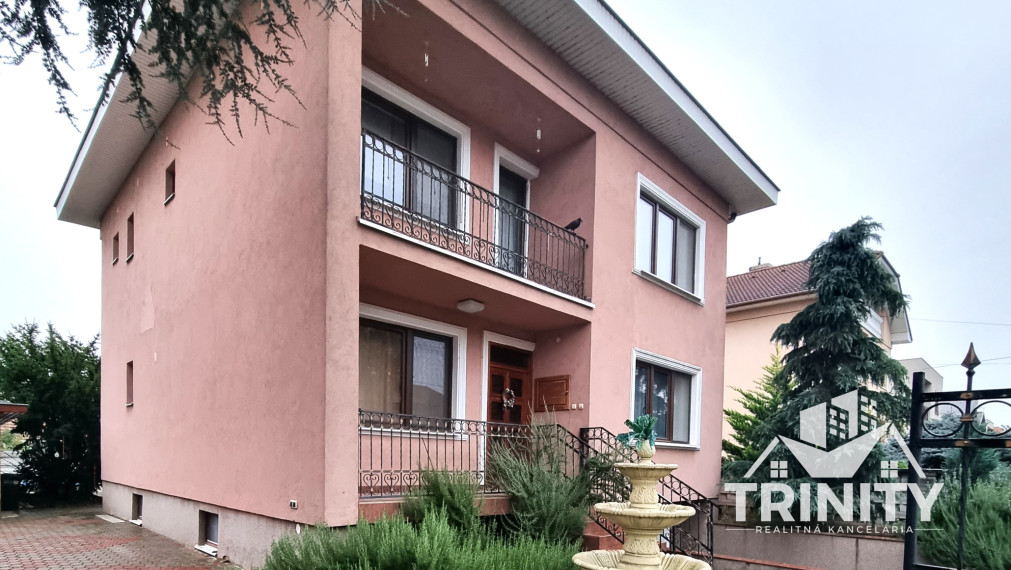 Na predaj krásny 5-izbový poschodový rodinný dom v obci Dvory nad Žitavou