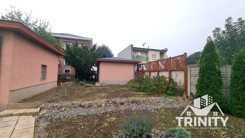 Na predaj krásny 5-izbový poschodový rodinný dom v obci Dvory nad Žitavou