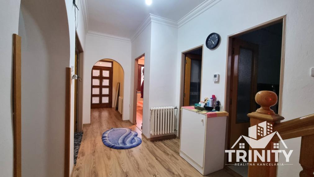 Na predaj krásny 5-izbový poschodový rodinný dom v obci Dvory nad Žitavou
