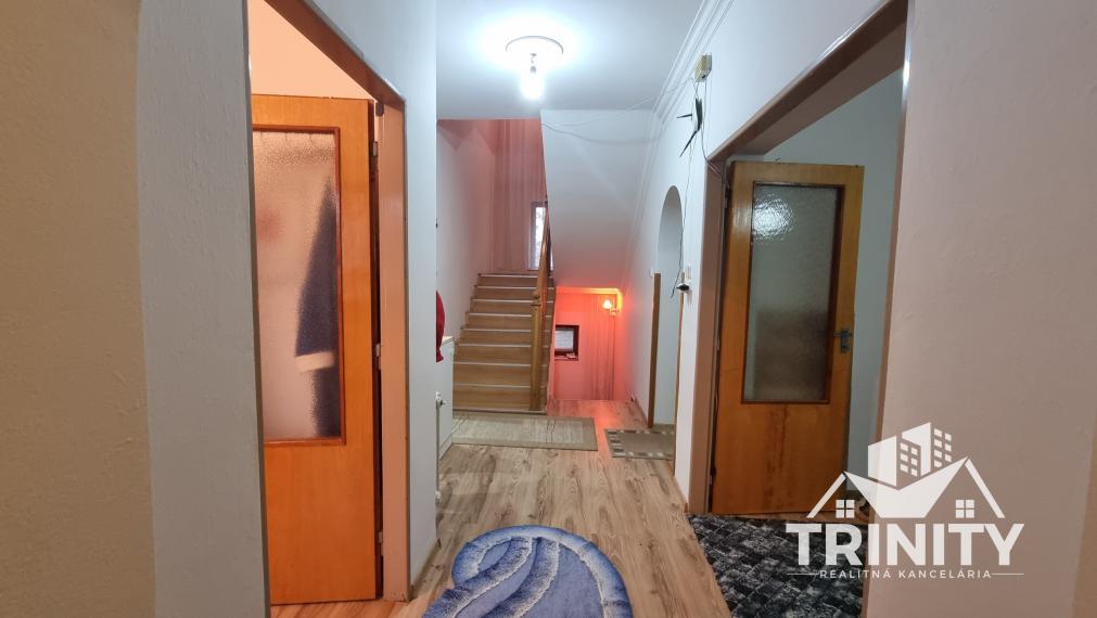 Na predaj krásny 5-izbový poschodový rodinný dom v obci Dvory nad Žitavou