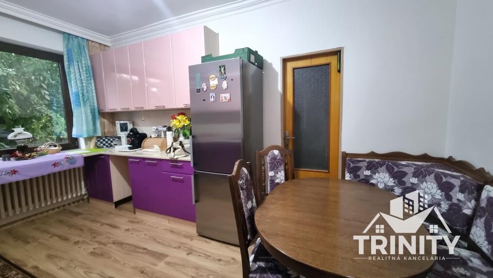Na predaj krásny 5-izbový poschodový rodinný dom v obci Dvory nad Žitavou