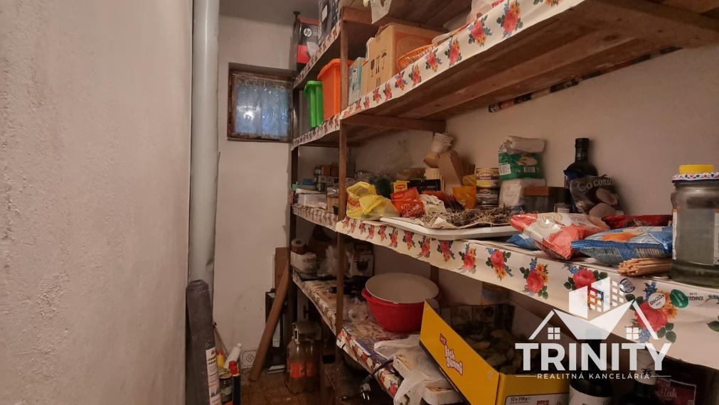 Na predaj krásny 5-izbový poschodový rodinný dom v obci Dvory nad Žitavou