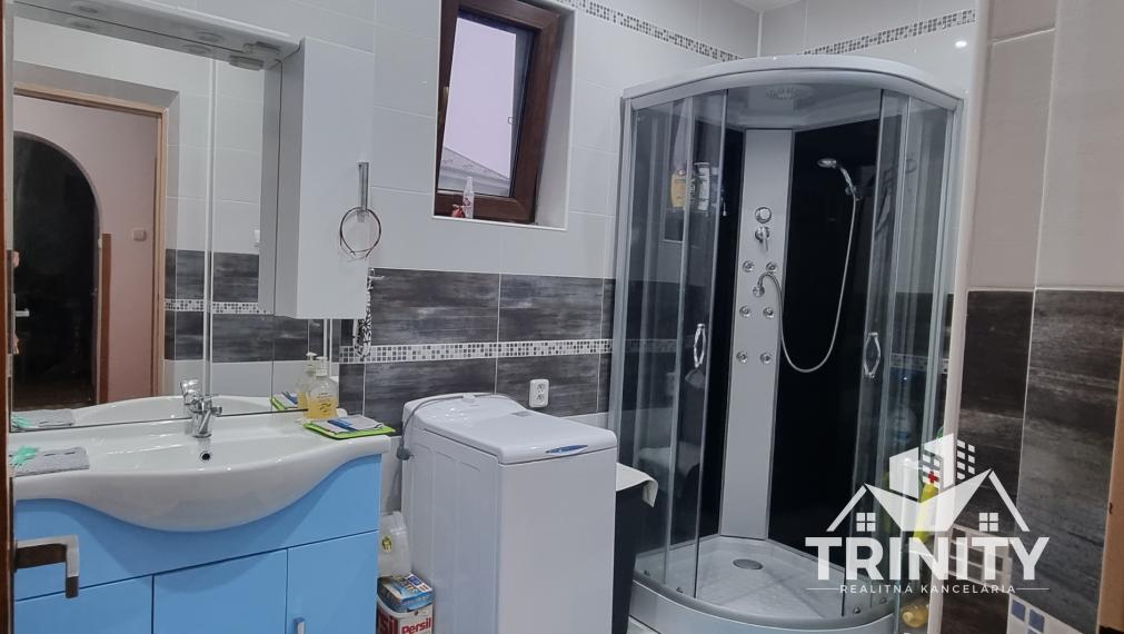 Na predaj krásny 5-izbový poschodový rodinný dom v obci Dvory nad Žitavou