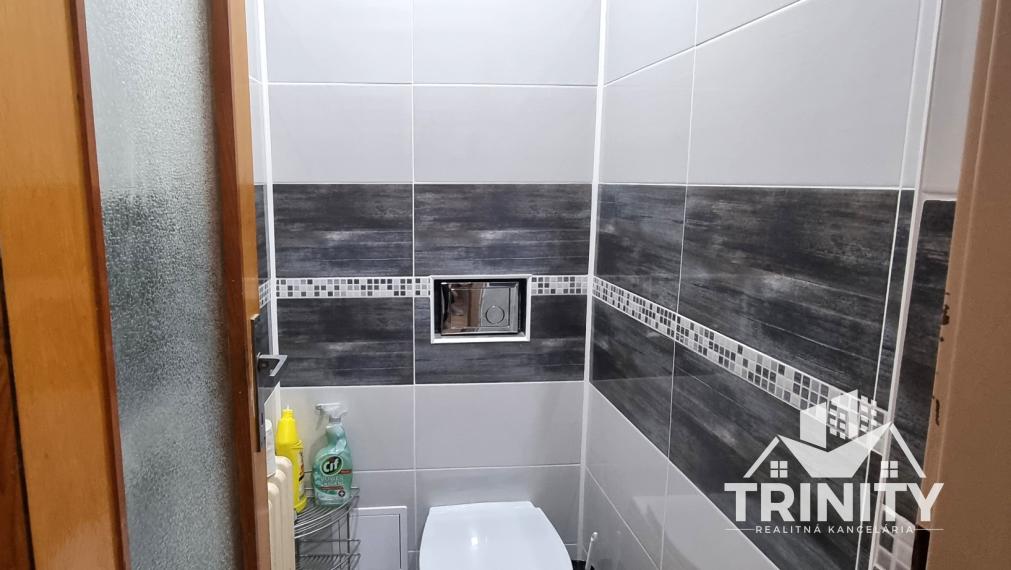 Na predaj krásny 5-izbový poschodový rodinný dom v obci Dvory nad Žitavou