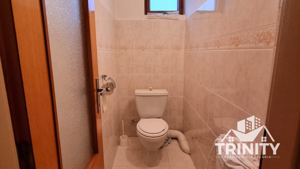 Na predaj krásny 5-izbový poschodový rodinný dom v obci Dvory nad Žitavou