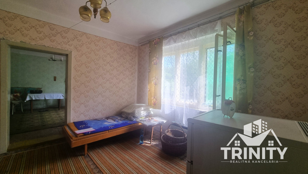 Výhradne - Na predaj 4-izbový tehlový rodinný dom v obci Dubník
