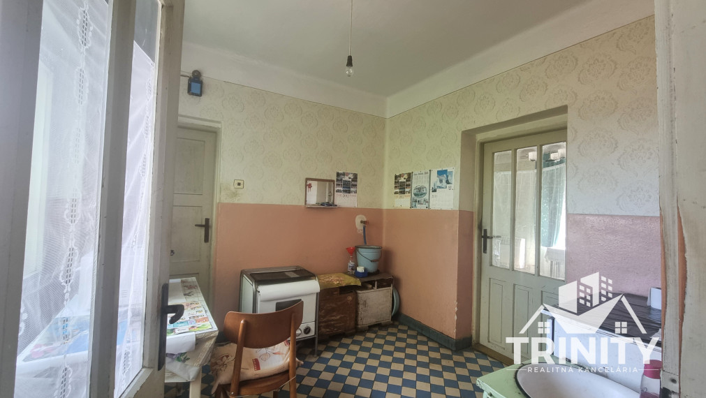 Výhradne - Na predaj 4-izbový tehlový rodinný dom v obci Dubník