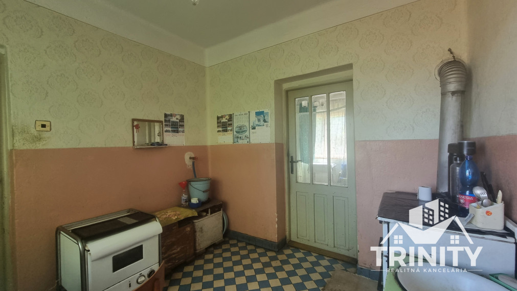 Výhradne - Na predaj 4-izbový tehlový rodinný dom v obci Dubník