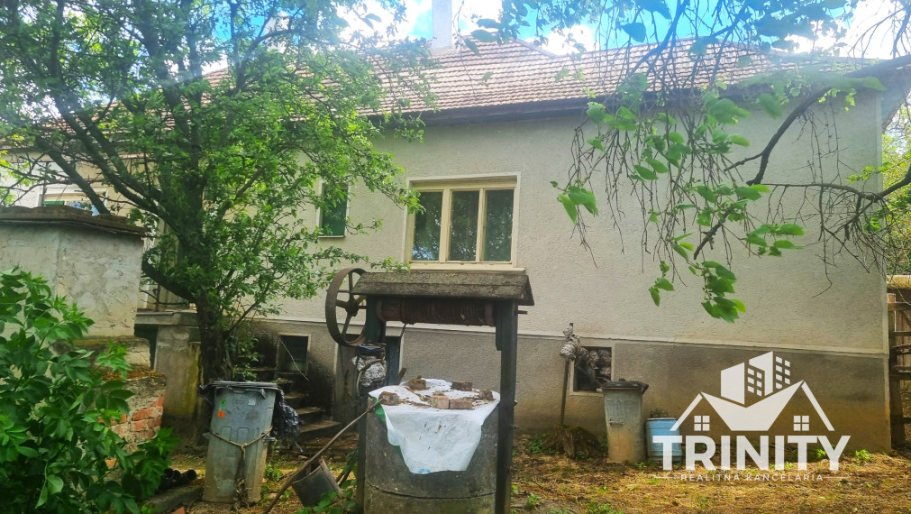 Výhradne - Na predaj 4-izbový tehlový rodinný dom v obci Dubník
