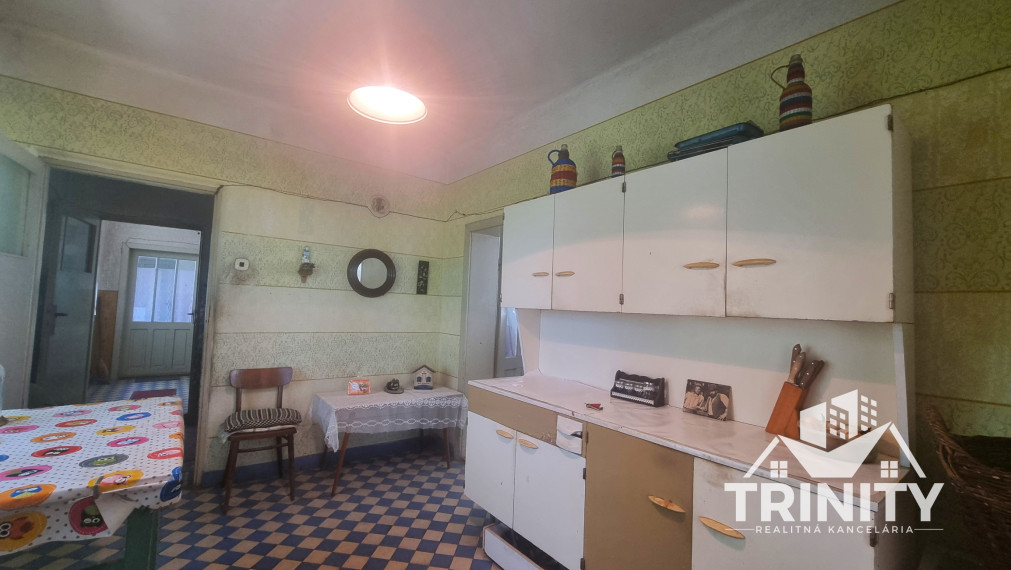 Výhradne - Na predaj 4-izbový tehlový rodinný dom v obci Dubník