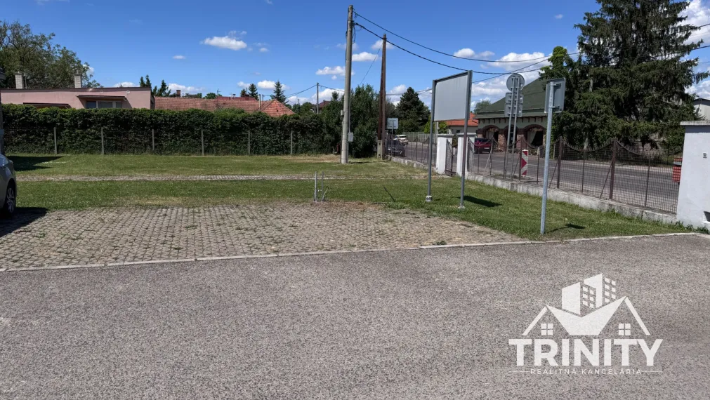 Na predaj stavebný pozemok na hlavnom ťahu v Ivanke pri Nitre