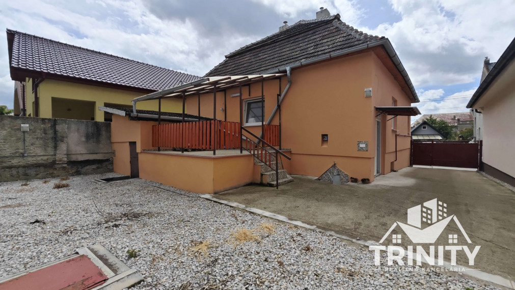 IBA U NÁS - Na predaj rodinný dom na hlavnom ťahu v meste Šurany