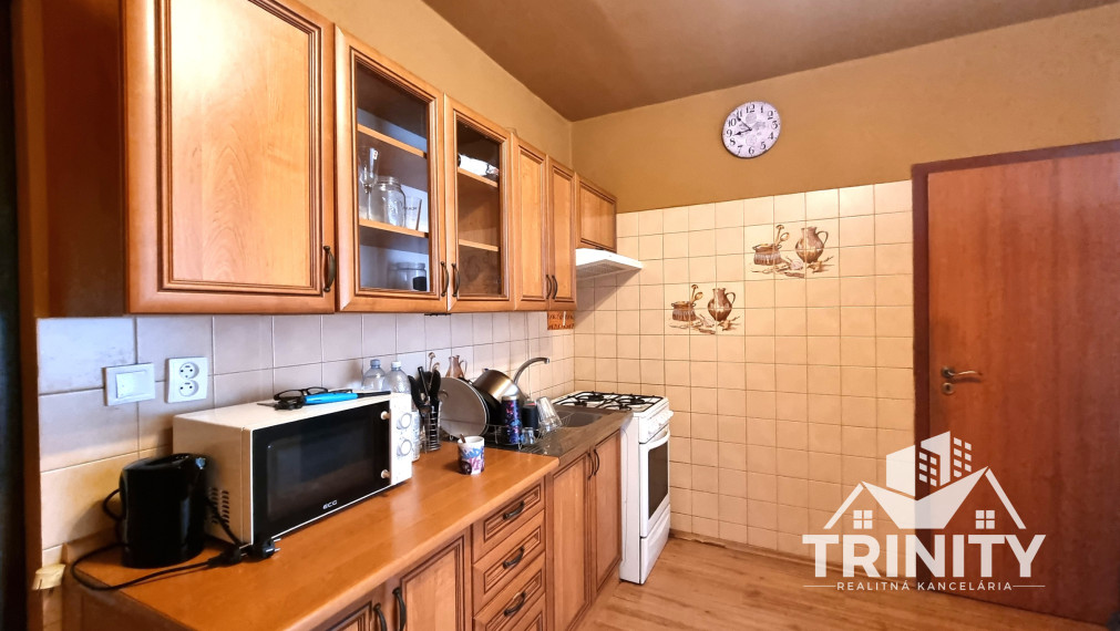 Na predaj čiastočne zrekonštruovaný 2-izbový s balkónom v Nových Zámkoch