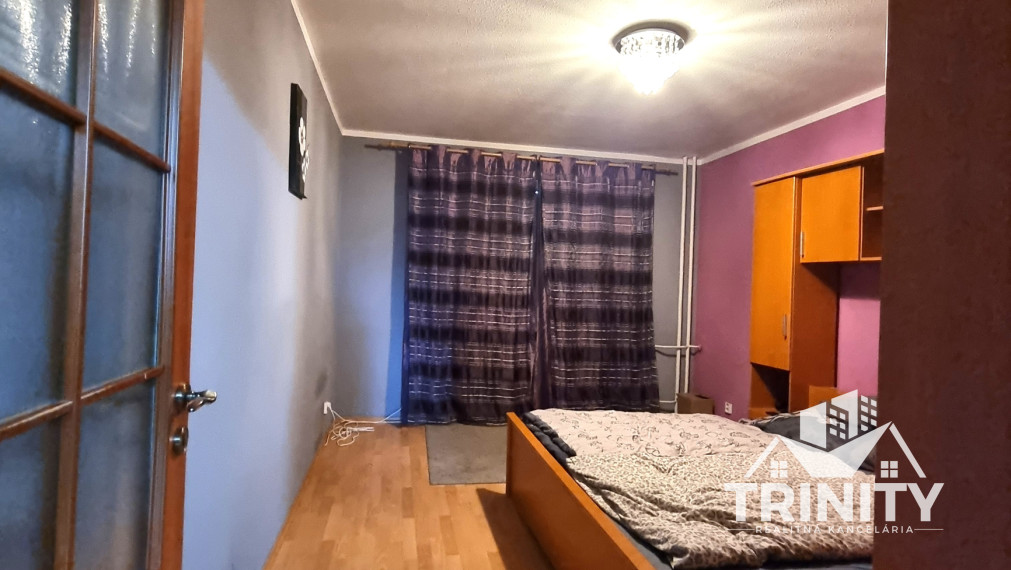 Na predaj čiastočne zrekonštruovaný 2-izbový s balkónom v Nových Zámkoch