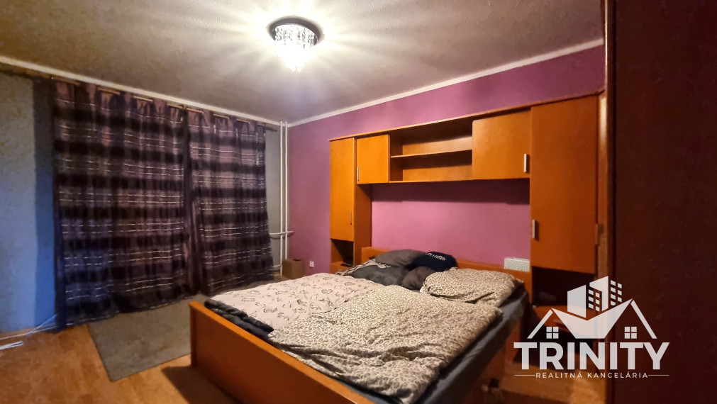 Na predaj čiastočne zrekonštruovaný 2-izbový s balkónom v Nových Zámkoch