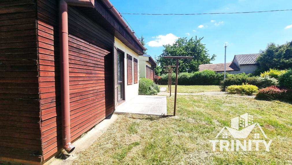 Na predaj pozemok s tromi chatkami v obci Radava