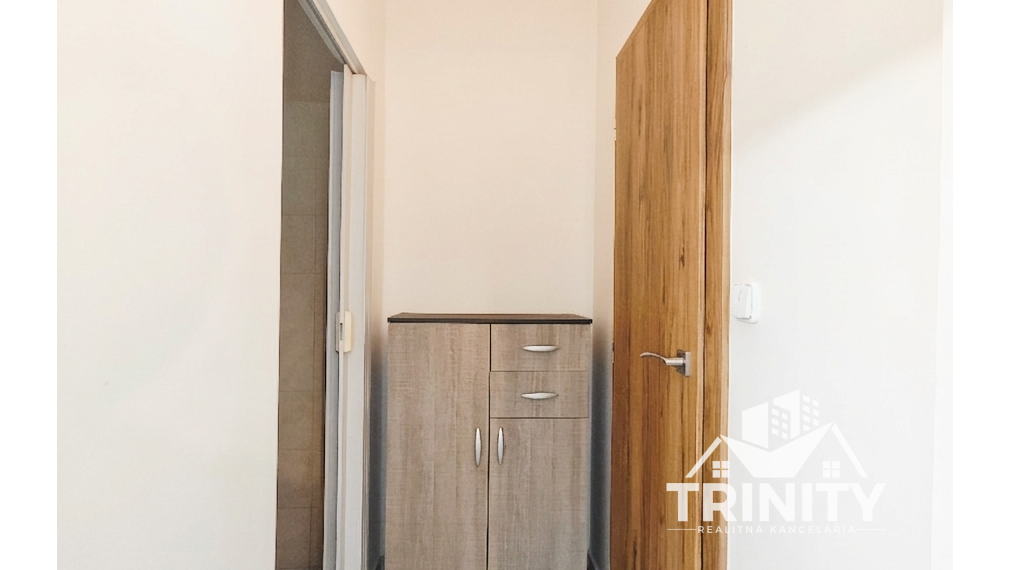 EXKLUZÍVNE - Na prenájom 3-izbový byt s balkónom v Nových Zámkoch