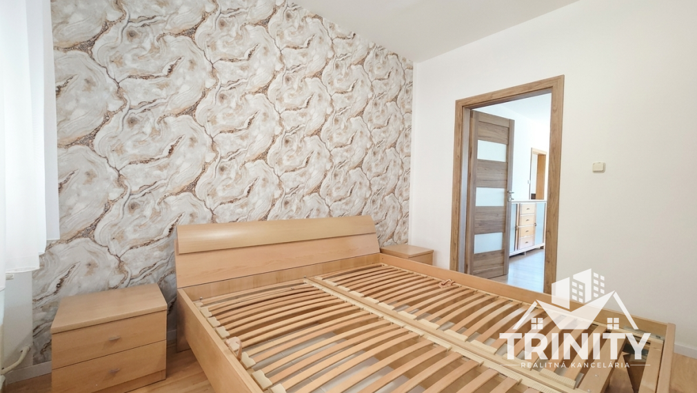 EXKLUZÍVNE - Na prenájom 3-izbový byt s balkónom v Nových Zámkoch