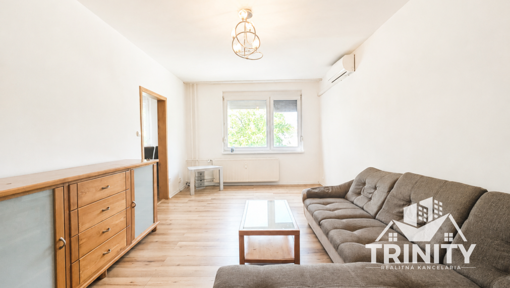 EXKLUZÍVNE - Na prenájom 3-izbový byt s balkónom v Nových Zámkoch