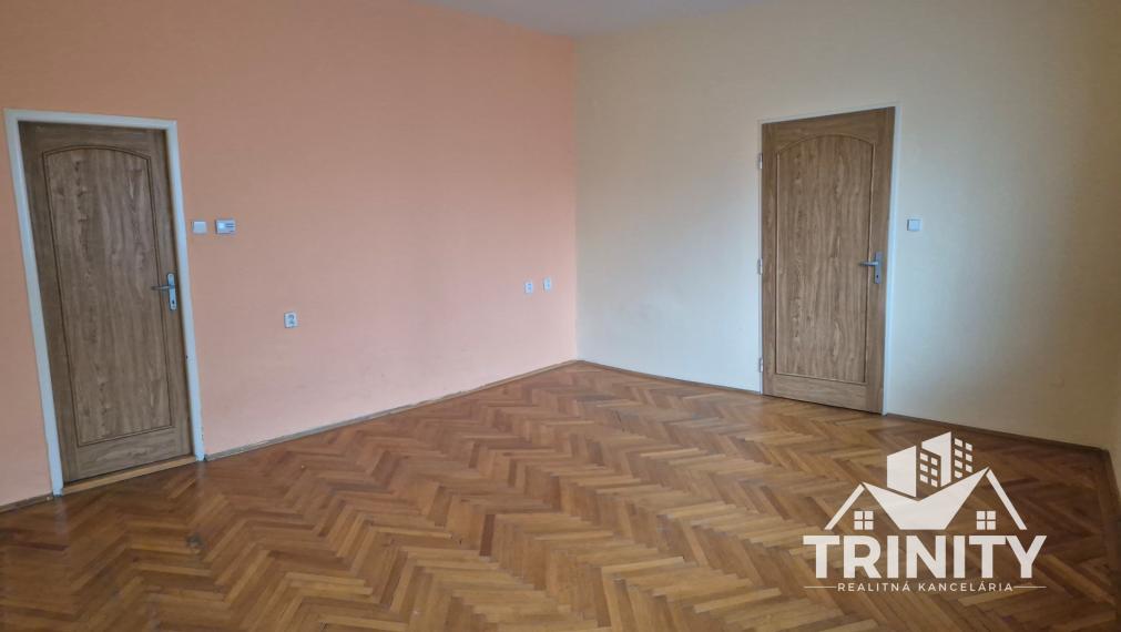 Na prenájom 3-izbový byt pri centre v Nových Zámkoch