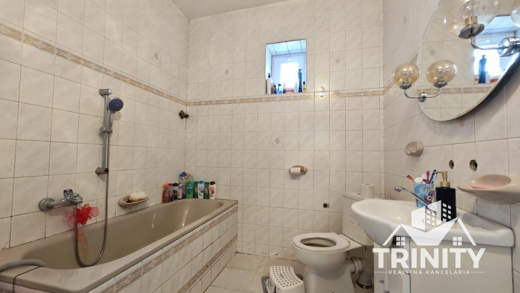 Na predaj 4-izbový rodinný dom s garážou v obci Tvrdošovce