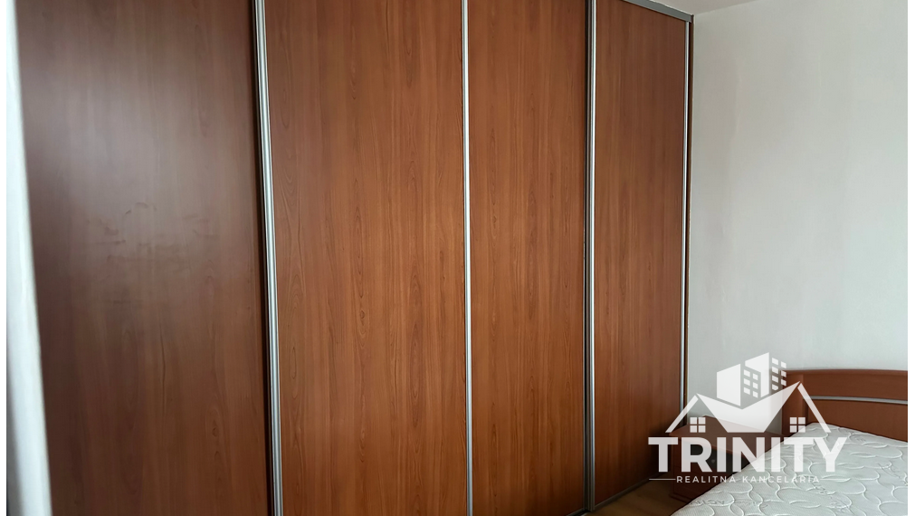 Na prenájom zariadený 3-izbový byt s balkónom v meste Šurany