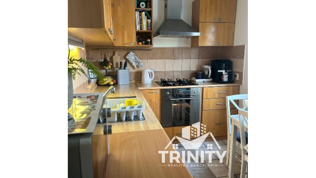Na predaj 3-izbový tehlový byt s balkónom v meste Nové Zámky