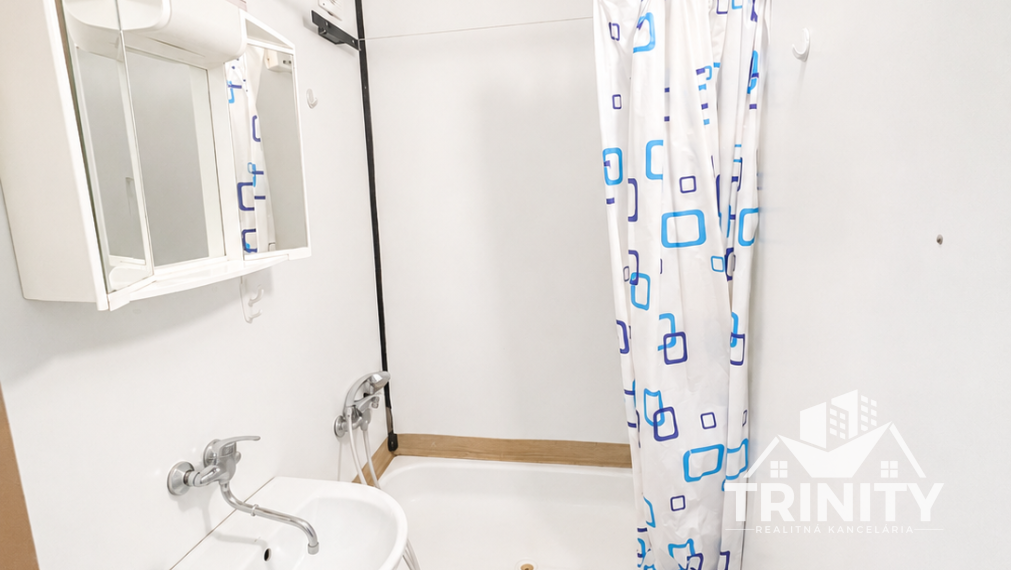 Na prenájom 1-izbový byt s balkónom na sídlisku MDŽ v Šuranoch