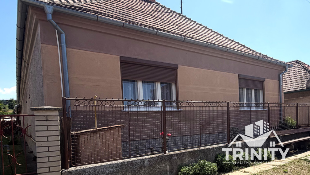 Na predaj 5-izbový tehlový rodinný dom v obci Strekov