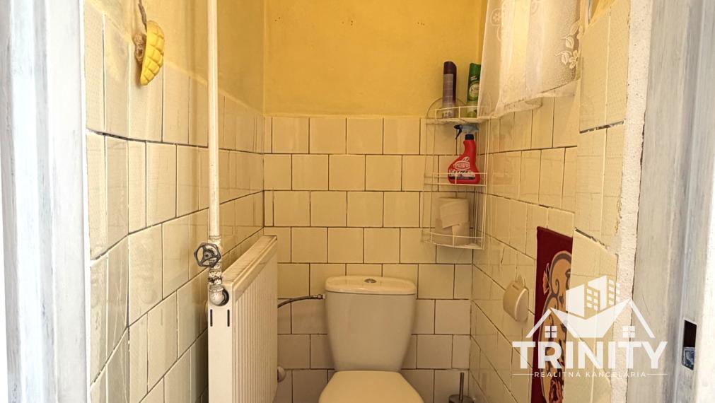 Na predaj 5-izbový tehlový rodinný dom v obci Strekov