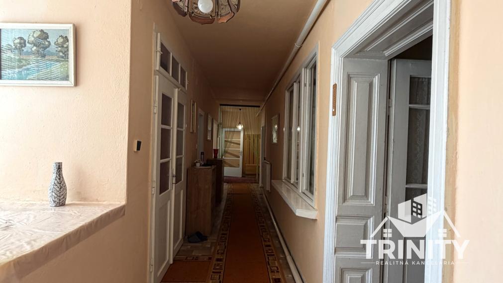 Na predaj 5-izbový tehlový rodinný dom v obci Strekov