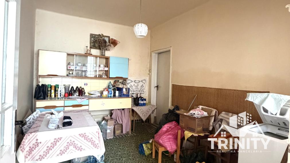 Na predaj 5-izbový tehlový rodinný dom v obci Strekov