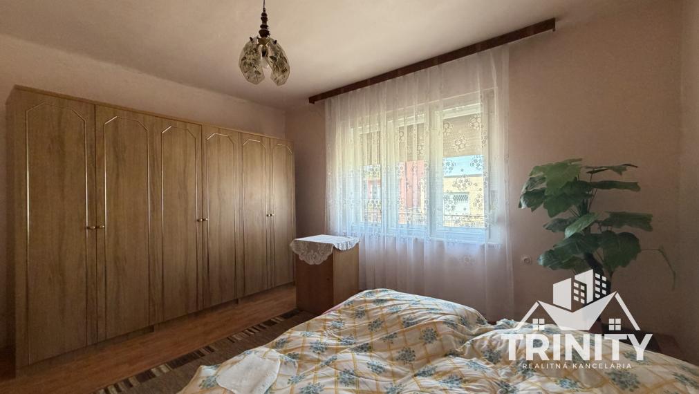 Na predaj 5-izbový tehlový rodinný dom v obci Strekov