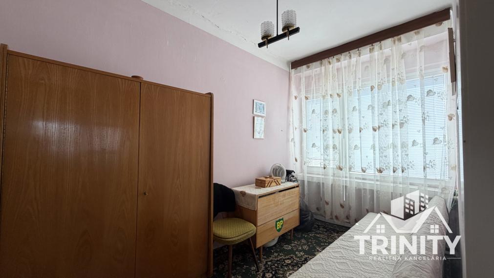 Na predaj 5-izbový tehlový rodinný dom v obci Strekov