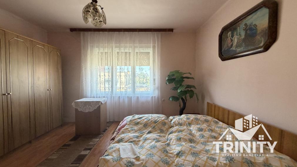 Na predaj 5-izbový tehlový rodinný dom v obci Strekov