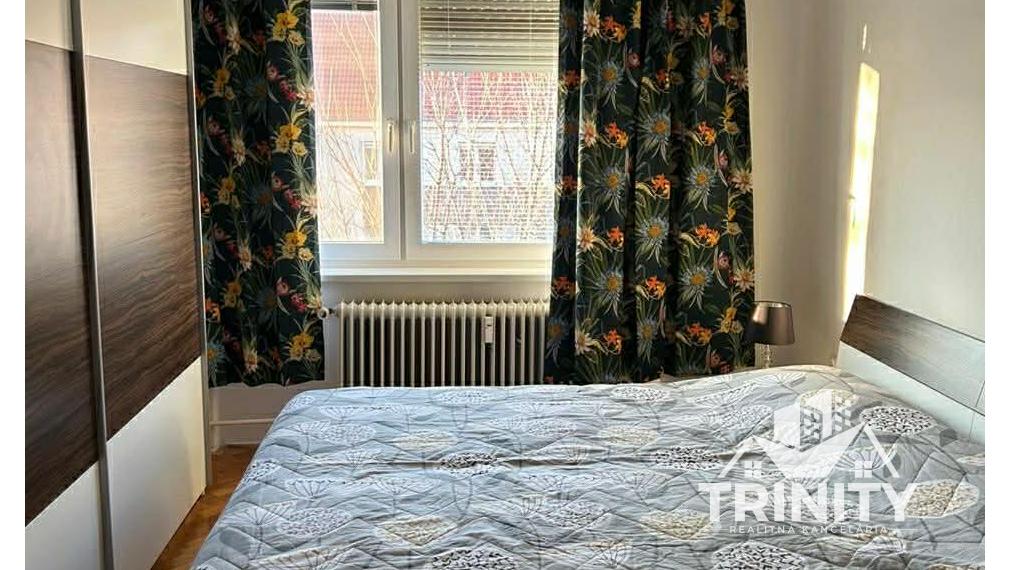 Na predaj 3-izbový byt s balkónom v centre mesta v Nových Zámkoch