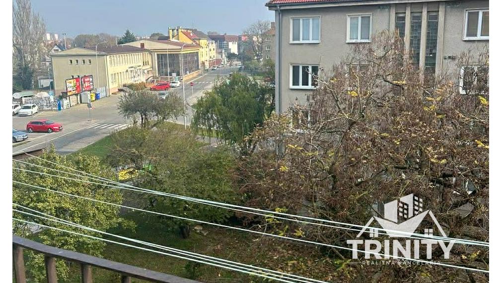 Na predaj 3-izbový byt s balkónom v centre mesta v Nových Zámkoch