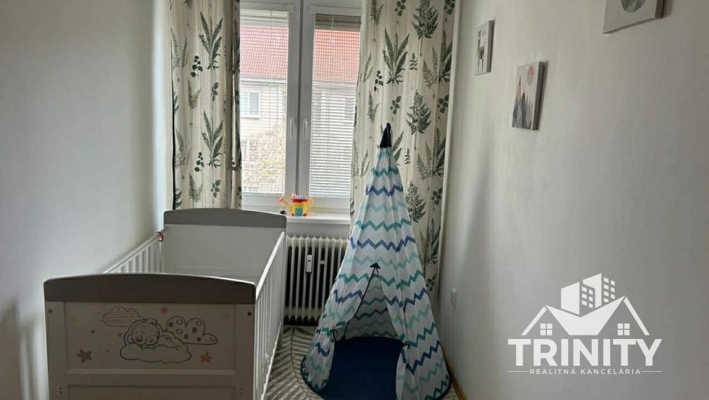 Na predaj 3-izbový byt s balkónom v centre mesta v Nových Zámkoch