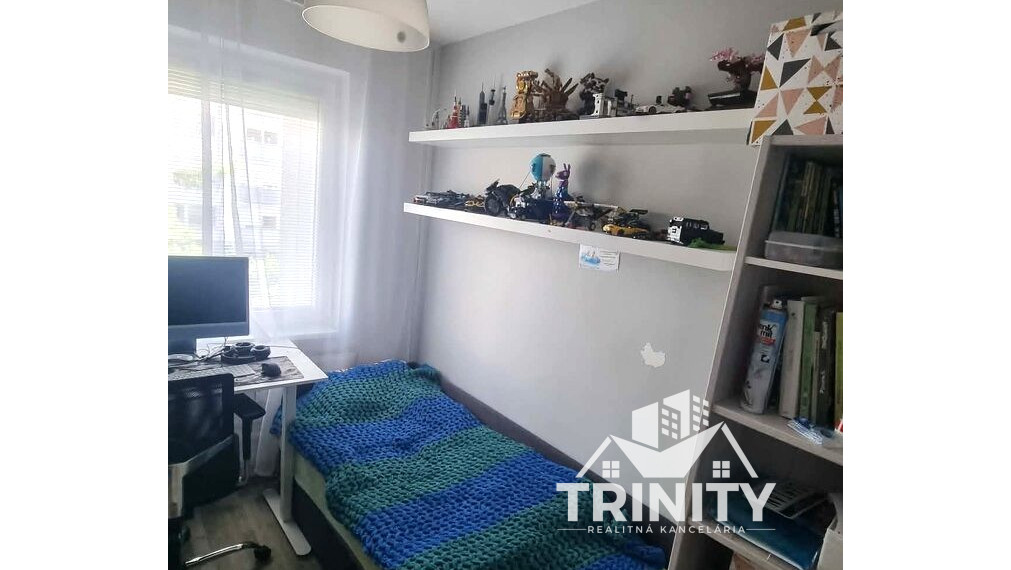 Na prenájom kompletne zariadený 3-izbový byt s loggiou v meste Nové Zámky
