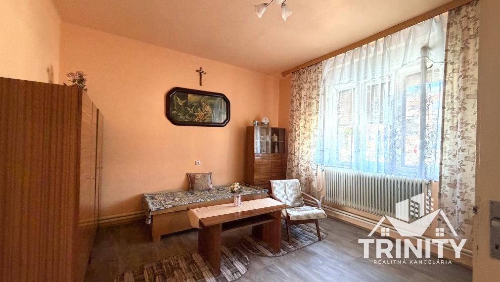 Na predaj tehlový 2-izbový rodinný dom s letnou kuchyňou v obci Svodín