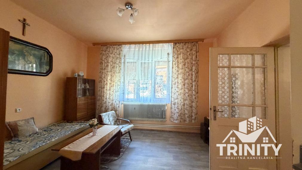 Na predaj tehlový 2-izbový rodinný dom s letnou kuchyňou v obci Svodín