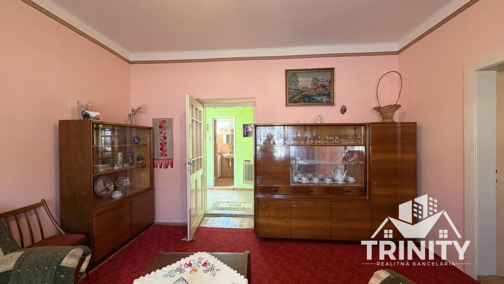 Na predaj tehlový 2-izbový rodinný dom s letnou kuchyňou v obci Svodín