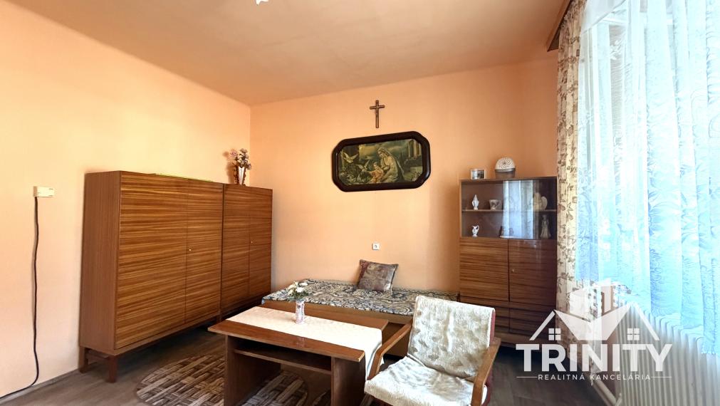 Na predaj tehlový 2-izbový rodinný dom s letnou kuchyňou v obci Svodín