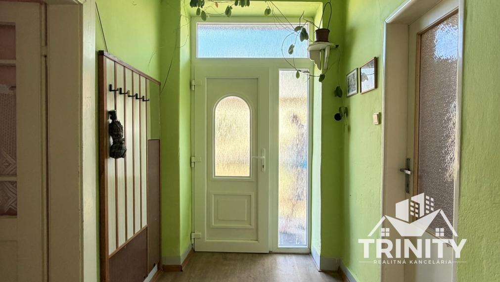 Na predaj tehlový 2-izbový rodinný dom s letnou kuchyňou v obci Svodín