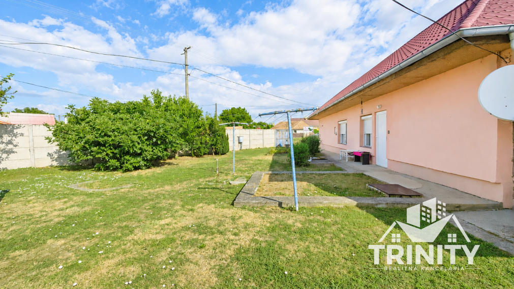 EXKLUZÍVNE - Na predaj zariadený rodinný dom v obci Komjatice