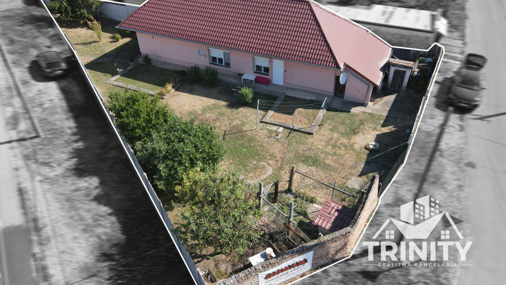 EXKLUZÍVNE - Na predaj 2-izbový zariadený rodinný dom v obci Komjatice