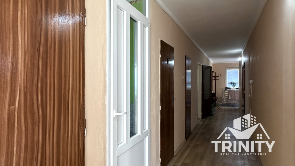 Výhradne - Na prenájom 5-izbový poschodový rodinný dom v Tvrdošovciach