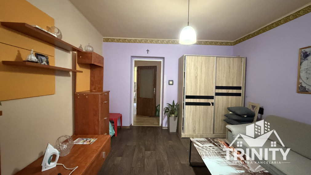 Výhradne - Na prenájom 5-izbový poschodový rodinný dom v Tvrdošovciach