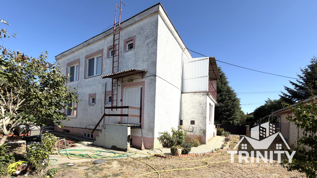 Výhradne - Na prenájom 5-izbový poschodový rodinný dom v Tvrdošovciach